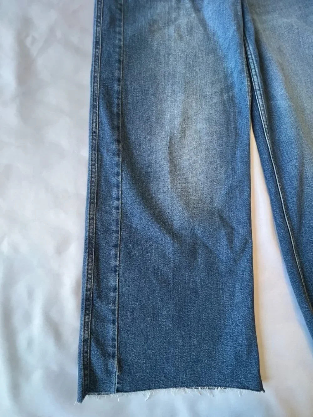 NWT Good American Size 12 Good Skate High Rise Cropped Loose Leg Jeans Raw Hem - Picture 5 of 16